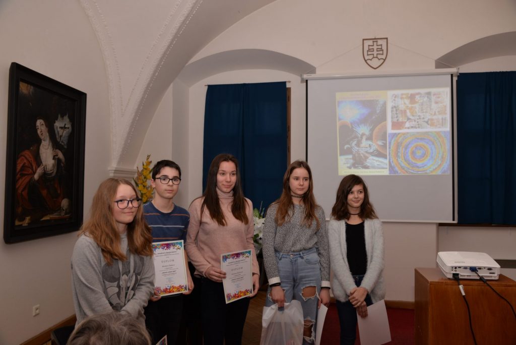 Read more about the article Žiaci výtvarného odboru si prebrali ceny – Vesmír očami detí