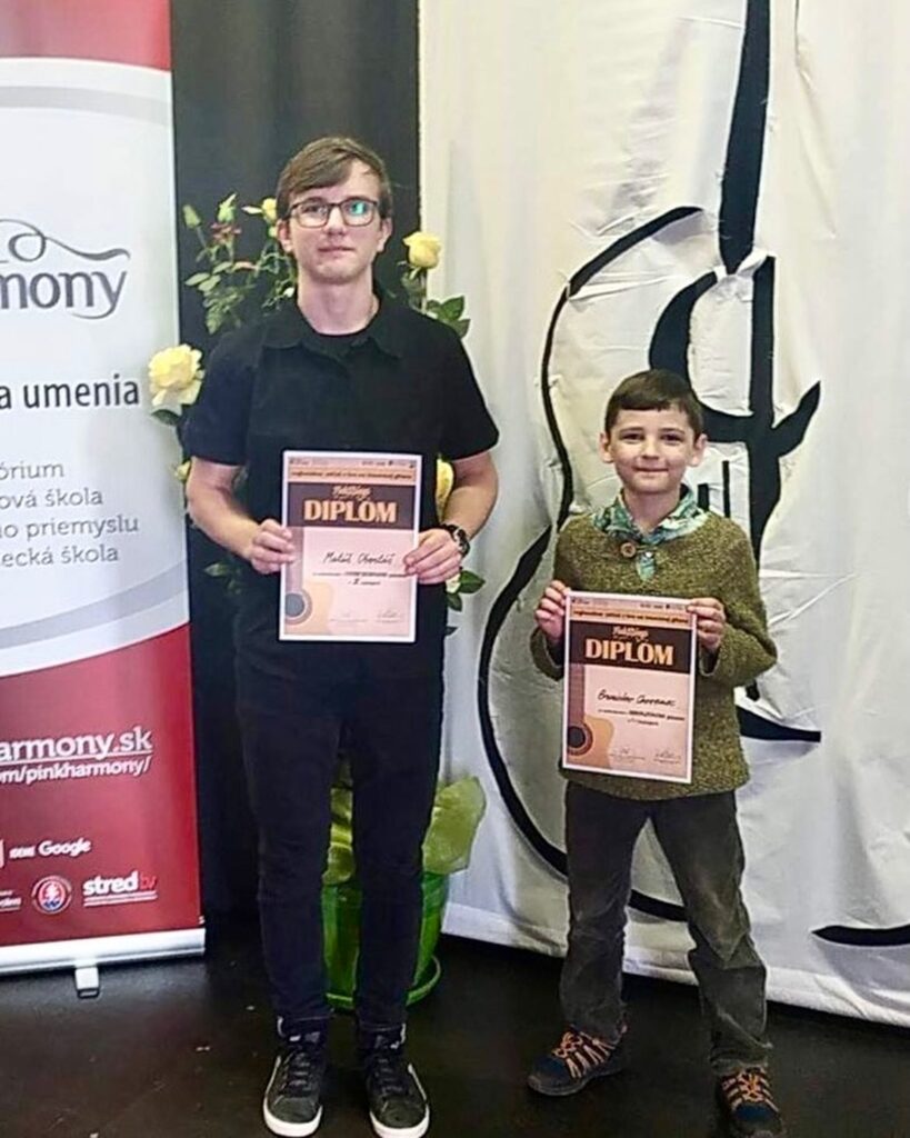 Read more about the article SZUŠ Lavuta gitaristi na súťaži PinkString vo Zvolene