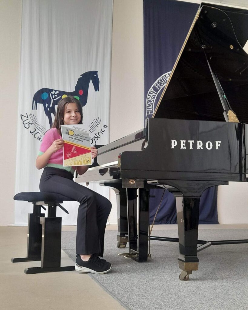 Read more about the article Úspešné umiestnenie v striebornom pásme na celoslovenskej súťaži DIS 2023 v hre na klavíri