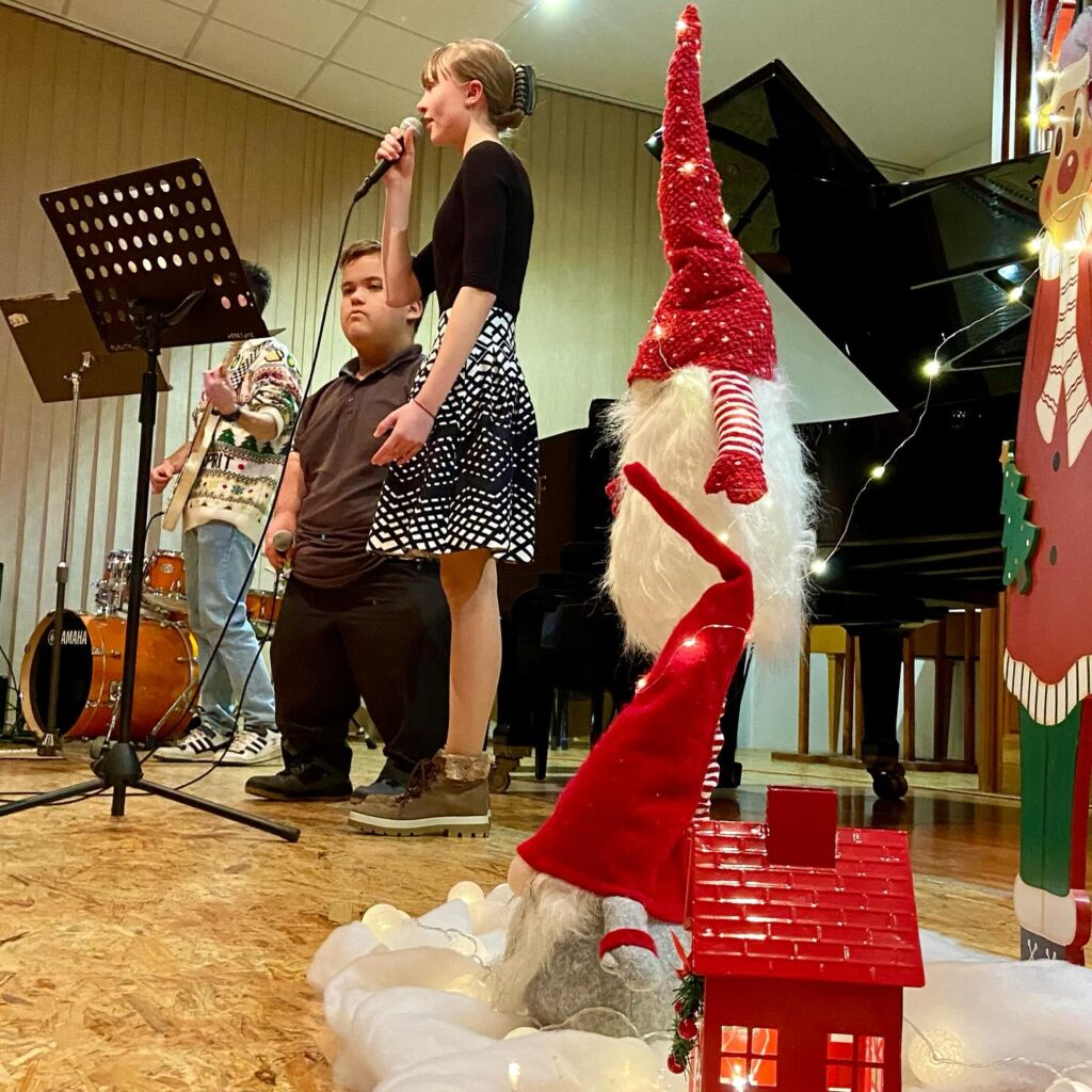 Read more about the article Vianočný koncert žiakov 2023 – foto